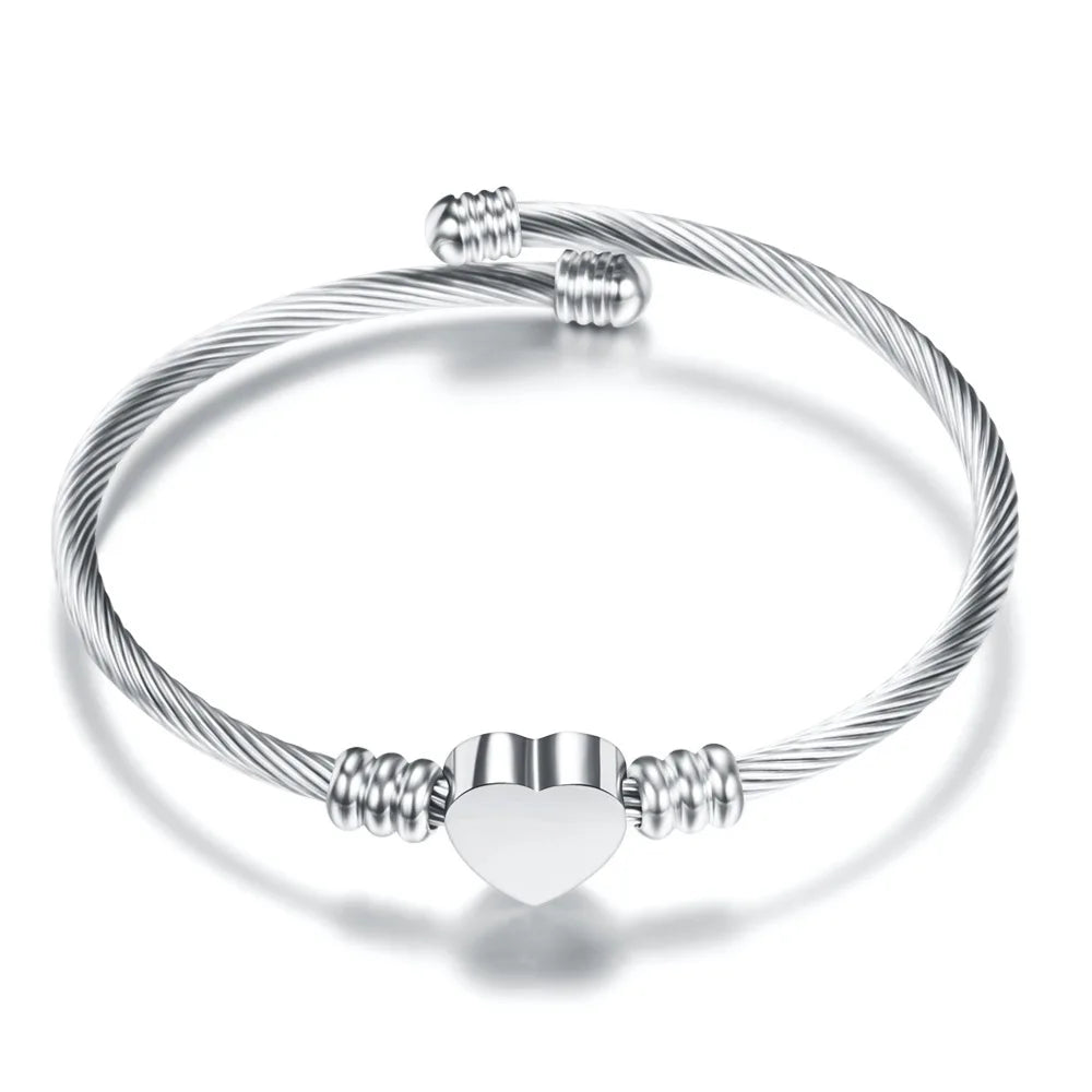 Corazón Heart Cable Bangle