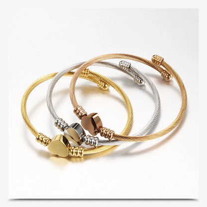 Corazón Heart Cable Bangle