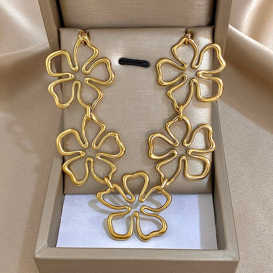 Cayena Flower Necklace
