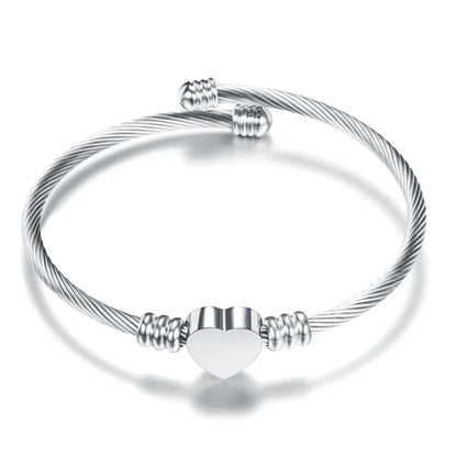Corazón Heart Cable Bangle