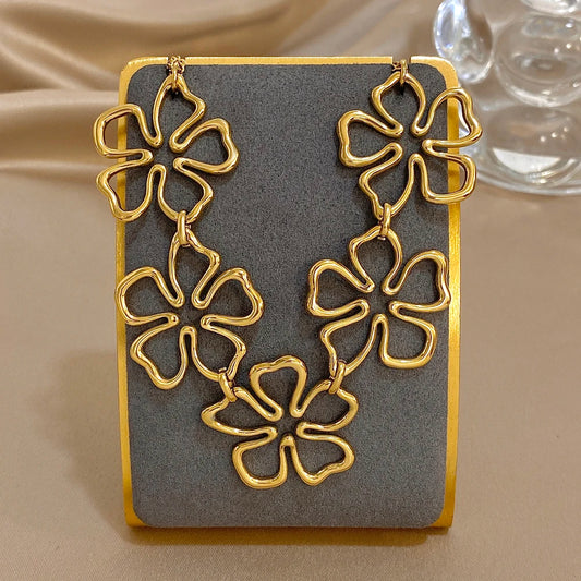 Cayena Flower Necklace