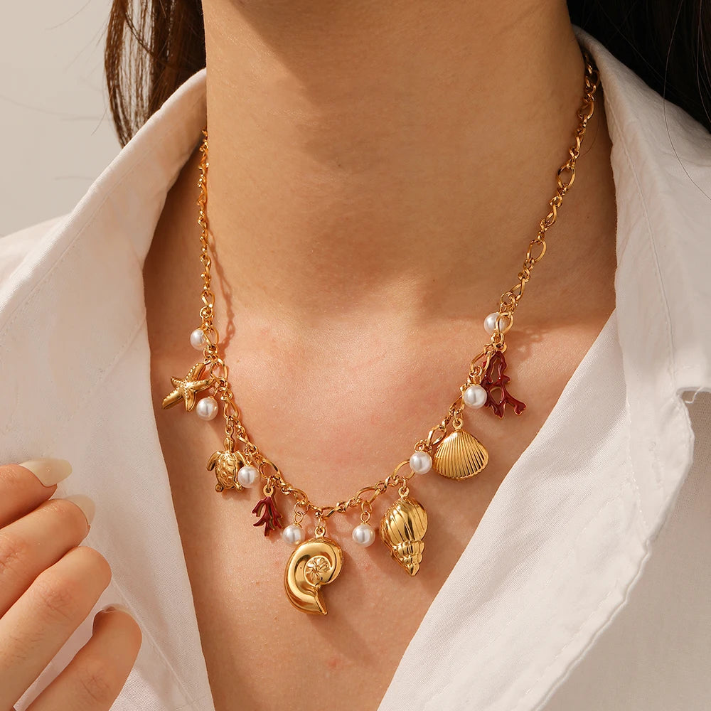 Arrecife Charm Necklace