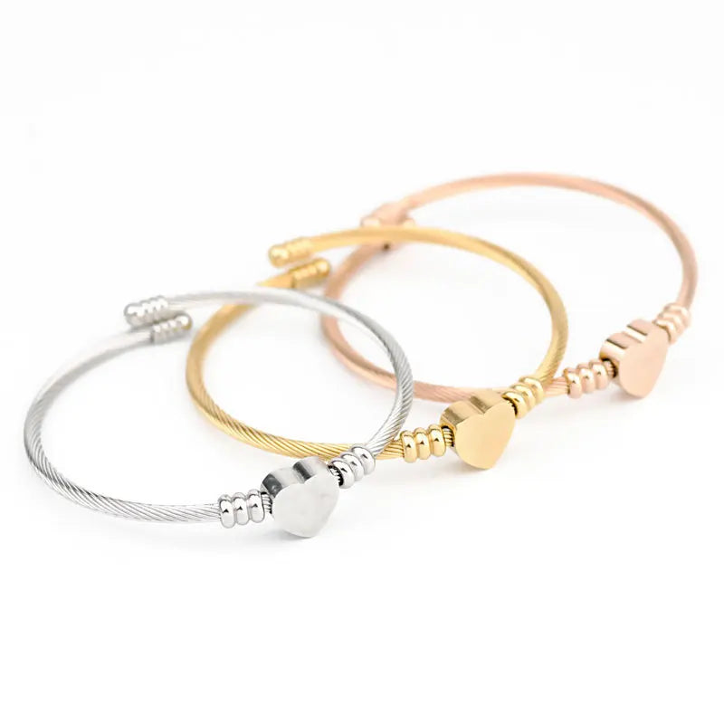 Corazón Heart Cable Bangle