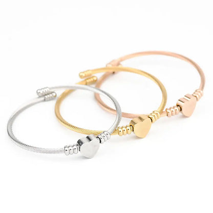 Corazón Heart Cable Bangle