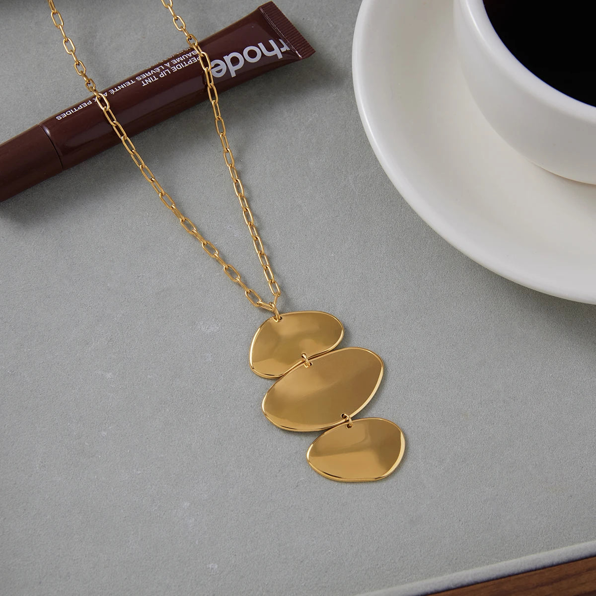 Órbita Layered Statement Necklace