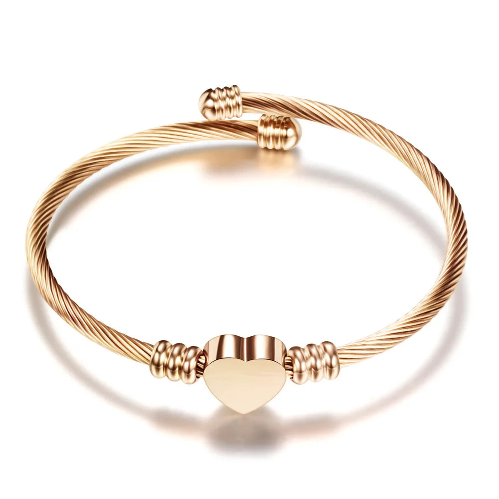 Corazón Heart Cable Bangle