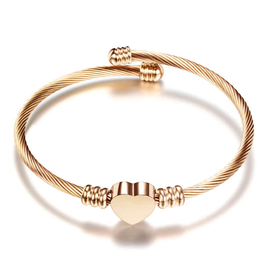 Corazón Heart Cable Bangle