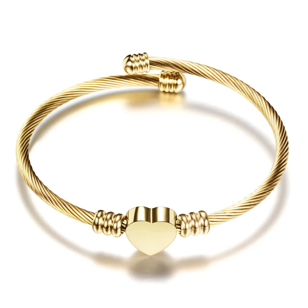 Corazón Heart Cable Bangle