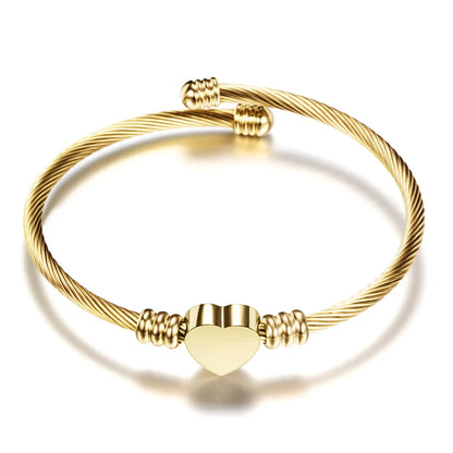 Corazón Heart Cable Bangle
